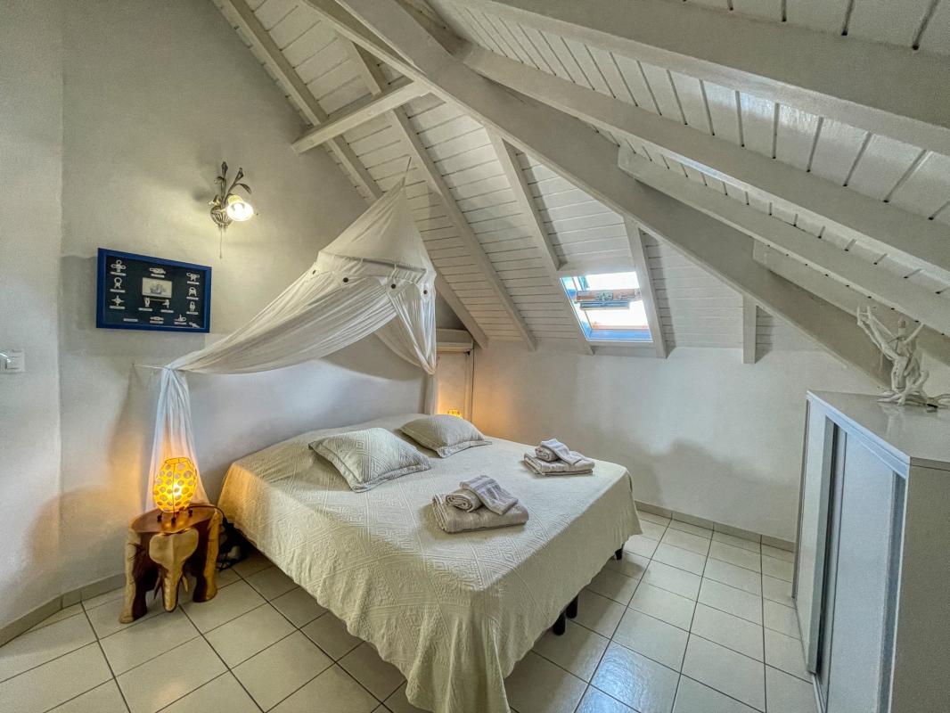 A louer villa 4 chambre 8 personnes piscine vue mer secteur Dampierre Le Gosier Guadeloupe - chambre etage